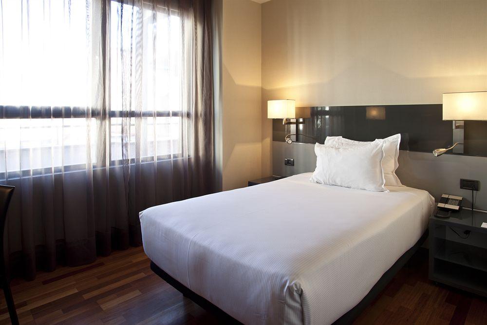 Ac Hotel Avenida De America By Marriott Madrid Exterior photo