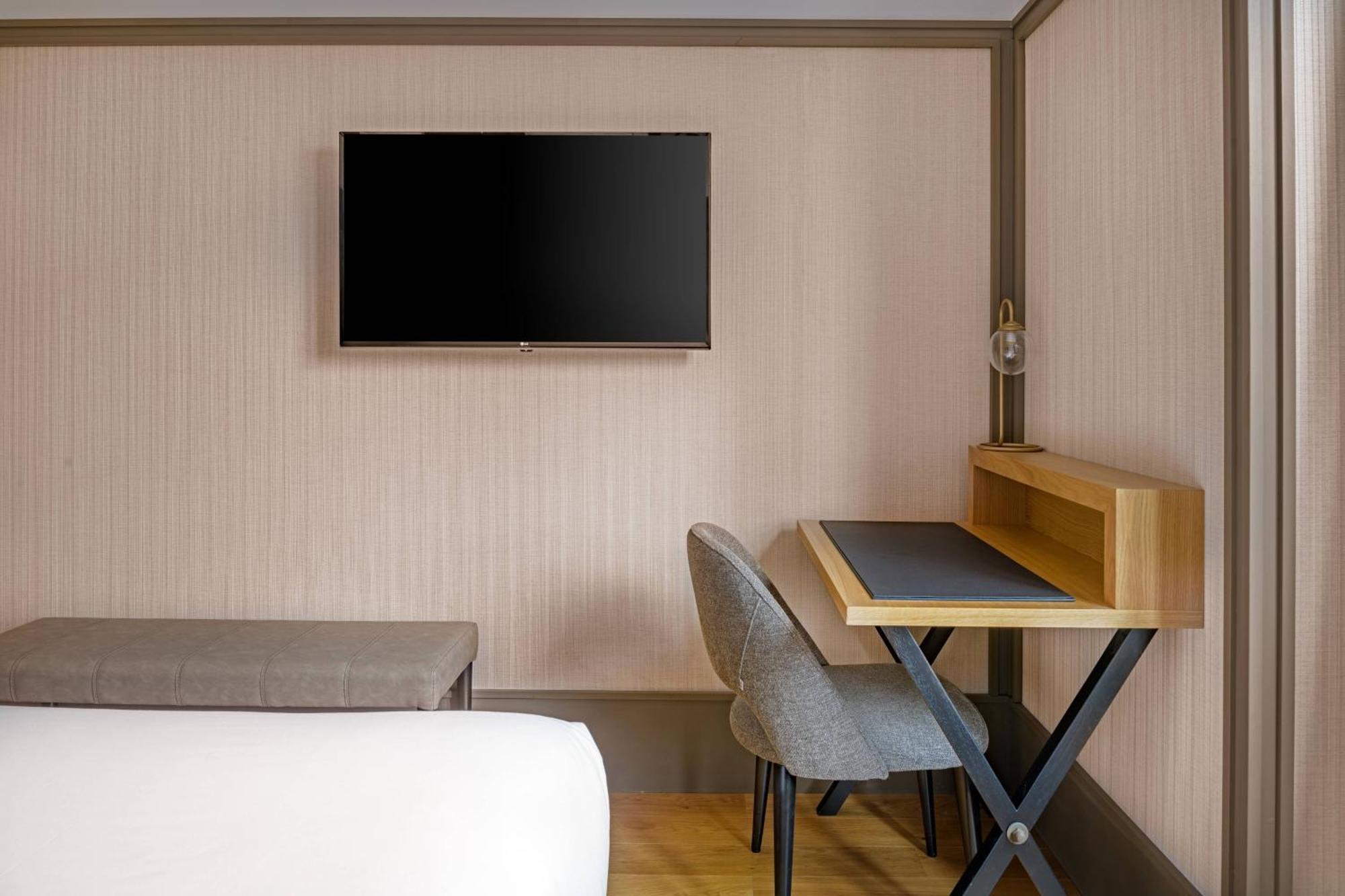 Ac Hotel Avenida De America By Marriott Madrid Exterior photo