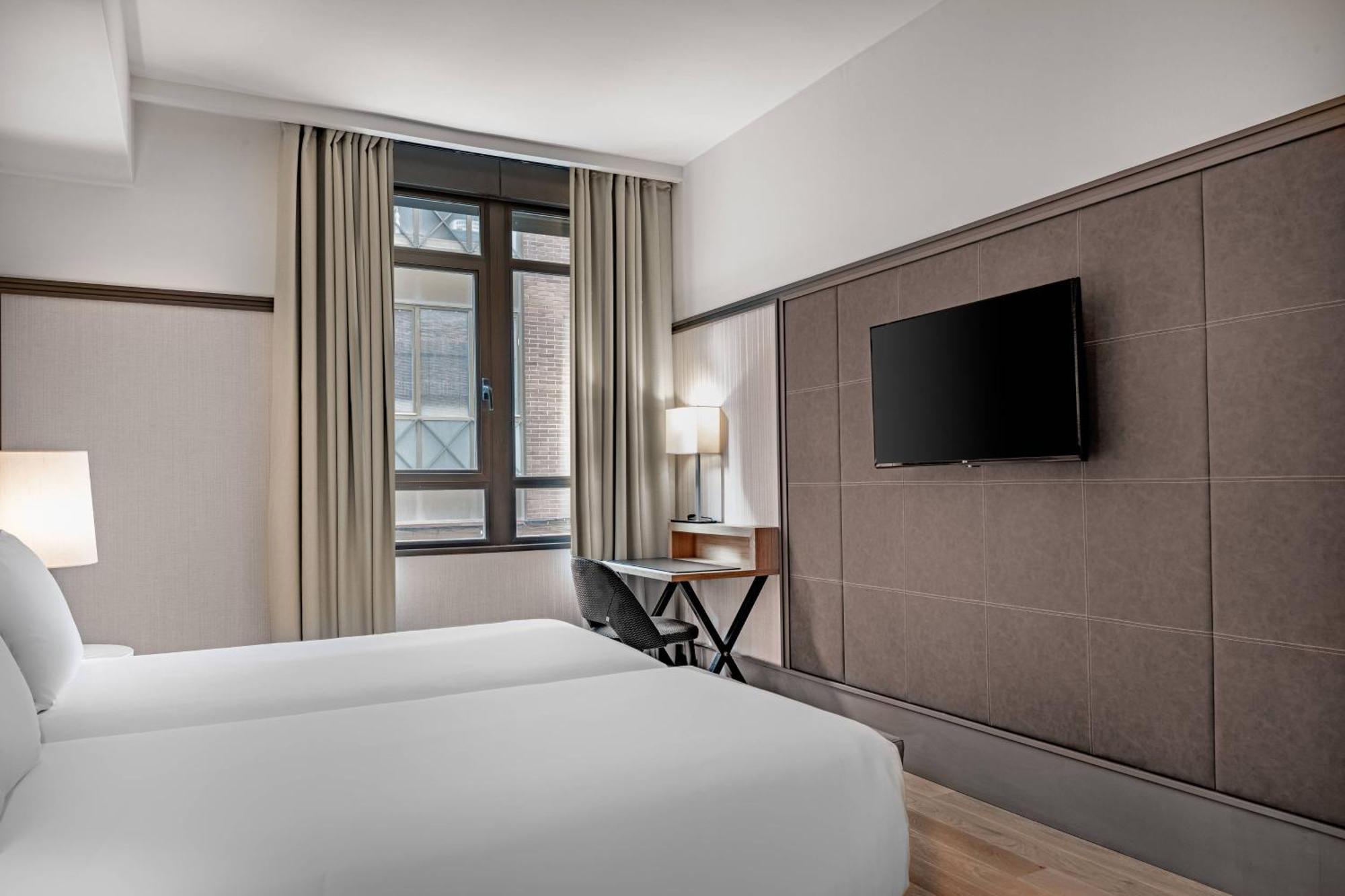 Ac Hotel Avenida De America By Marriott Madrid Exterior photo