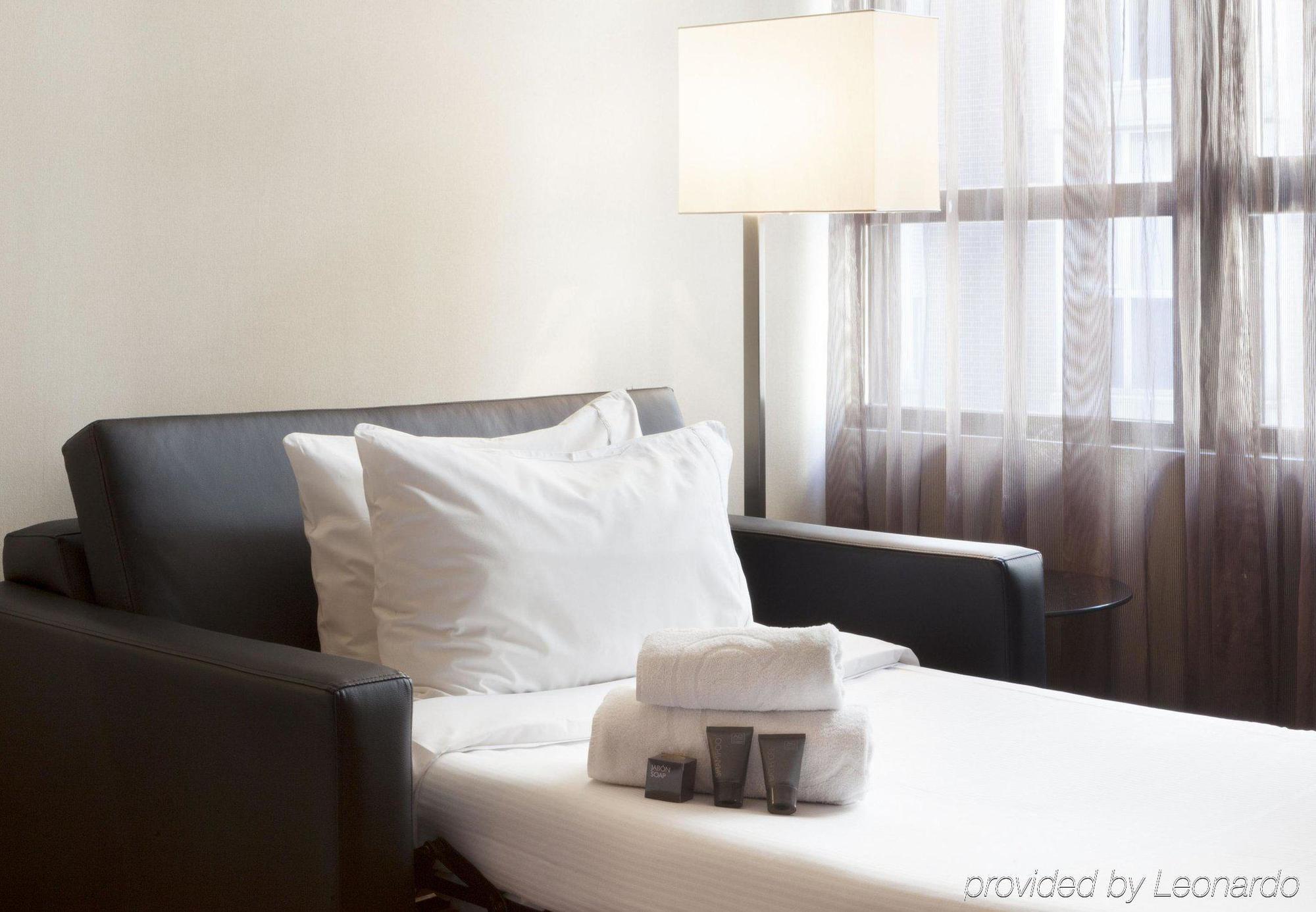 Ac Hotel Avenida De America By Marriott Madrid Exterior photo